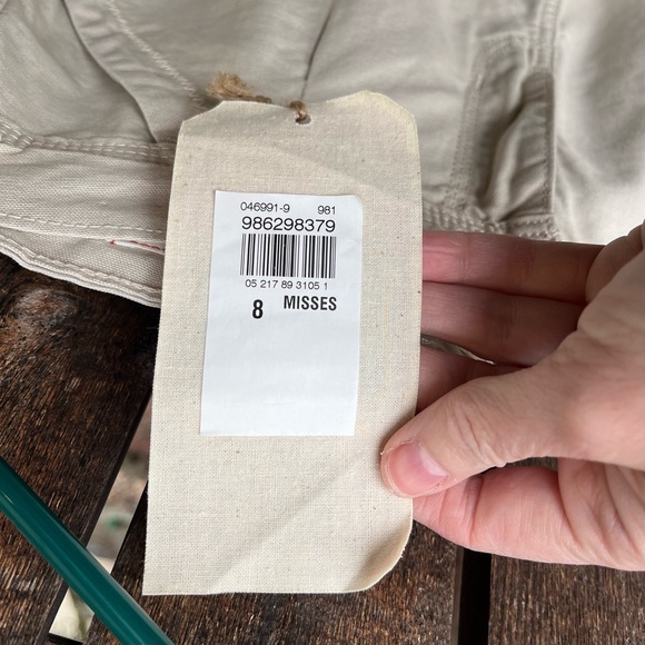 Levi’s Boy Fit Cream Bermuda Shorts NWT Sz 8 Misses - Picture 4 of 13